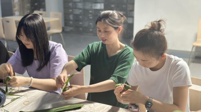 粽葉飄香，端午安康——甘肅建科院工會(huì)組織開展端午節(jié)包粽子活動(dòng)