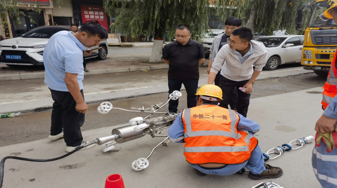 王公勝調研積石山管道維修加固項目