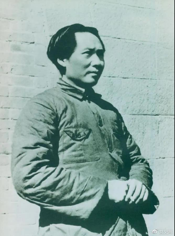 1936年2月至5月，毛澤東、彭德懷率軍進行了東征戰(zhàn)役。圖為指揮東征戰(zhàn)役時的毛澤東。